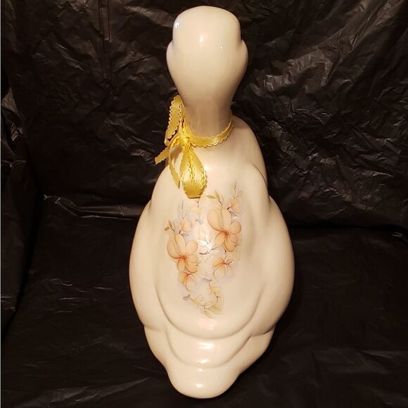 Vintage Pair of Large Porcelain Ducks w/Floral Design - Picture 5 of 11